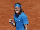 ek Stefanos Tsitsipas se raduje bhem zápasu proti výcaru Stanu Wawrinkovi.