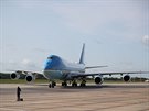 Specil Air Force One s americkm prezidentem a jeho enou na palub prv...