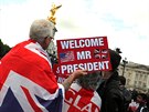 Na amerického prezidenta Trumpa ekali ped Buckinghamským palácem jeho...