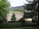 Vykácený kus lesa otevel výhled na Pravickou bránu i od silnice z Henska na...
