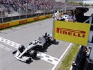 Lewis Hamilton v cíli Velké ceny Kanady formule 1.