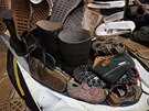 Socha Patrik Proko vytvoil ze zhruba dvou set podrek obuvi, starch a...