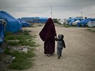 Rodina bojovníka Islámského státu v syrském uprchlickém táboe (27. bezna 2019)