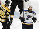 Útoník Ryan O'Reilly ze St. Louis Blues slaví gól do sít Boston Bruins. eský...