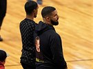 Rapper Drake si na druhé finále svého Toronta s Golden State vzal mikinu s...