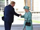 Americký prezident Donald Trump a britská královna Albta II. (Londýn, 3....