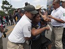 Mexická policie bhem zásahu v karavan migrant u hranice s Guatemalou. (5....