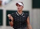 Vítzné gesto Markéty Vondrouové ve tvrtfinále Roland Garros
