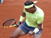 panl Rafael Nadal se raduje bhem finle Roland Garros.