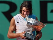 panl Rafael Nadal se raduje z vtzstv na Roland Garros 2007.
