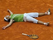 panl Rafael Nadal se raduje z vtzstv na Roland Garros 2005.