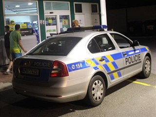 V obci Losiná lupič přepadl pumpu, pátrají po něm policisté (7. června 2018).