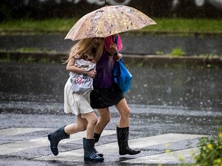 Silná bouřka provázená přívalovým deštěm v Praze (6. června 2019)