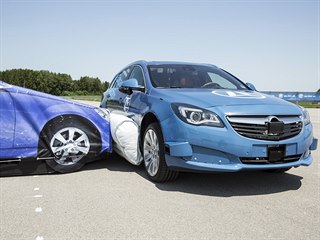 Boční airbag od ZF omezí při nehodě zranění až o 40 procent