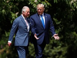 Princ Charles vítá amerického prezidenta Donalda Trumpa. (3. ervna 2019)