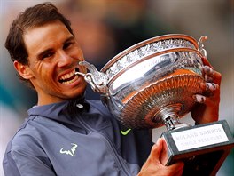 �pan�l Rafael Nadal se raduje z vít�zství Roland Garros.