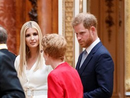 Ivanka Trumpová a britský princ Harry v Buckinghamském paláci (Londýn, 3....