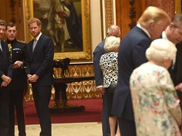 Princ Harry v Buckinghamském paláci bhem návtvy Donalda Trumpa (Londýn, 3....