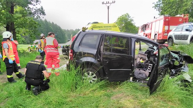 V�z po nehod� skon�il mimo vozovku. (5. �ervna 2019)