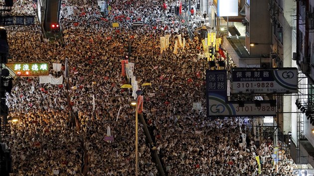 Nedln demonstrace se v Hong Kongu dajn astnilo vce ne pl milionu lid (9. ervna 2019)