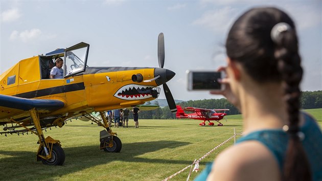 Aeroklub Luhaovice pod setkn vech bvalch i souasnch pilot, fanouk a model legendy Z-37 "melk" (8. ervna 2019).