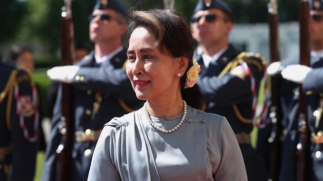 Barmsk vdkyn Do Aun Schan Su ij na nvtv esk republiky. (3. ervna 2019)