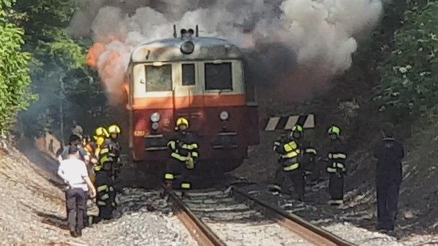 Požár motorového osobního vlaku na trati Praha Jinonice - Praha Stodůlky (8. června 2019)