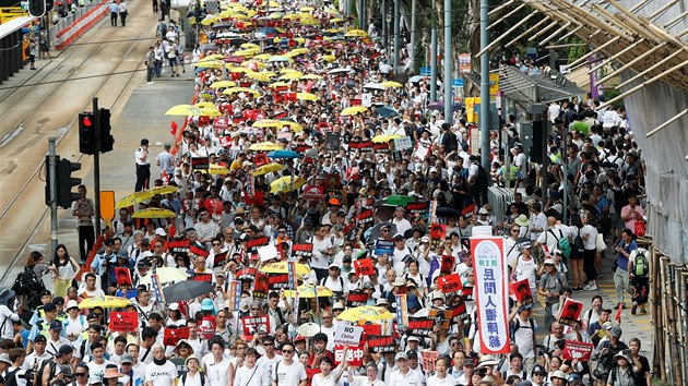 Protest desetitisc lid v Hongkongu proti zkonu, kter by umooval vydvat podezel ze spchn trestnho inu do pevninsk ny (9. ervna 2019)