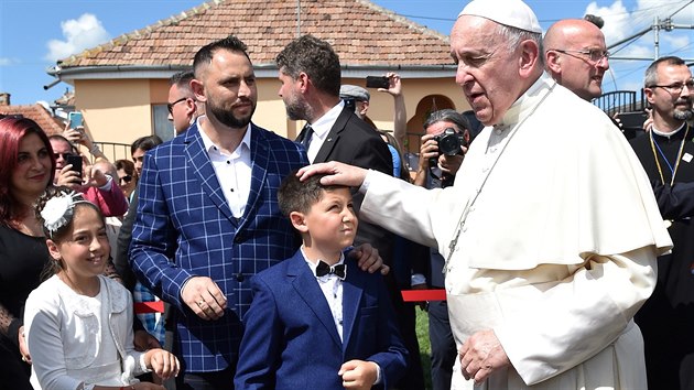 Pape Frantiek podal jmnem katolick crkve Romy o odputn za diskriminaci, segregaci a patn zachzen. (2. ervna 2019)