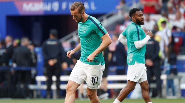 Tottenham povede do finlov bitvy kapitn Harry Kane, kter dolil zrann kotnk.