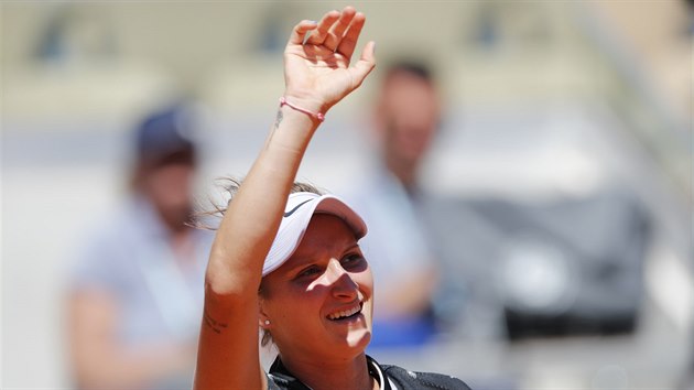 Markta Vondrouov slav postup do tvrtfinle Roland Garros.