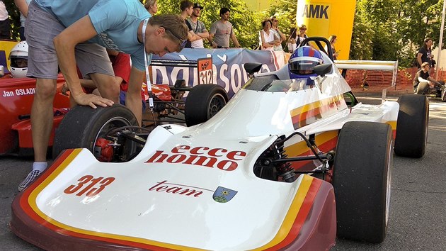 �ternbersk� z�vodn�k Pavel Kope�ek se po 30 letech vr�til s formul� MTX 02 na slavn� z�vod do vrchu Ecce Homo.