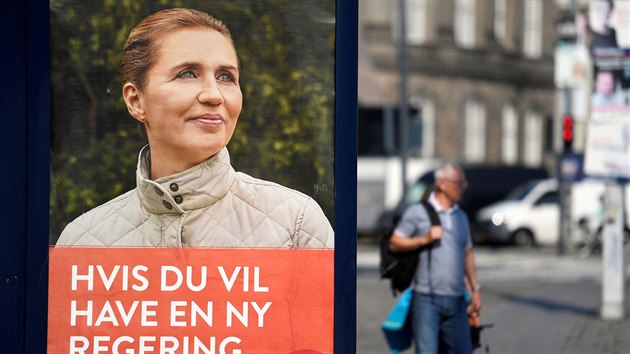 Volebn pouta dnsk socilndemokratick kandidtky Mette Frederiksenov ped parlamentnmi volbami v Kodani. (5. errvna 2019) 