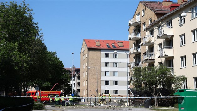 Zchrani zasahuj u obytnho domu ve vdskm Linkopingu, kde jeden z obytnch dom zniil vbuch. Podle prvnch informac dolo jen k lehkm zrannm (7. ervna 2019)