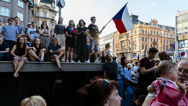 tern demonstrace iniciativy Milion chvilek pro demokracii na praskm Vclavskm nmst. Pes 120 tisc lid dalo demisi ministryn Marie Beneov a premira Andreje Babie. (4. ervna 2019)