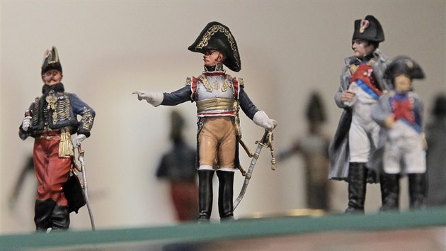 Jaroslav Podmol z Nov�ho Ji��na vyr�b� a sb�r� c�nov� voj��ky.