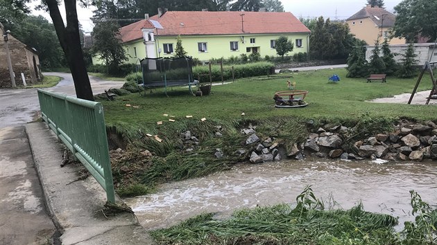 Blsko na Strakonicku zaplavila bleskov povode. Voda se vylila z koryt Blskho a Mkyneckho potoka.