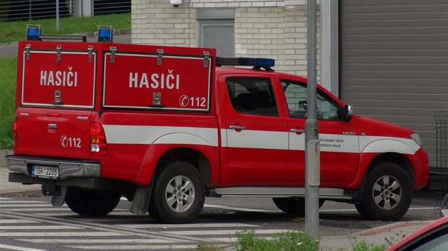 Policie a hasii zasahovali ped budovou Bezpenostn informan sluby kvli podezel zsilce. (7.6.2019)