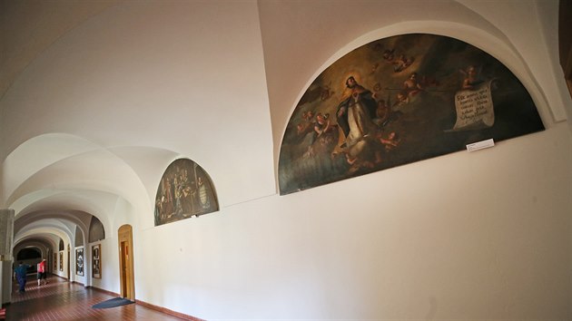 Po restaurování se obrazy vracejí na původní místo - zdobí chodby bývalého havlíčkobrodského kláštera, v němž nyní sídlí několik státních institucí. Za autora lunet je považován Jakub Pischel.