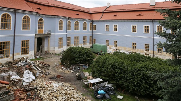 Rekonstrukce zámku Peruc. (3. června 2019)