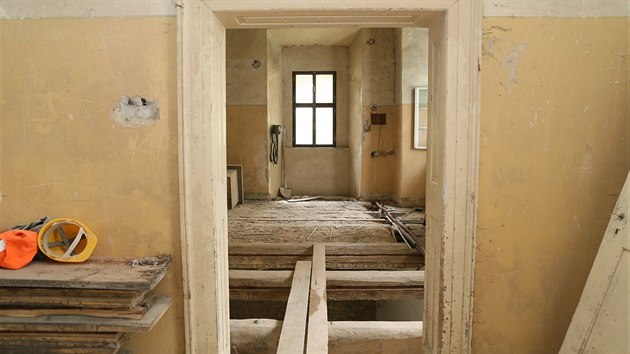 Rekonstrukce z�mku Peruc (3. �ervna 2019)