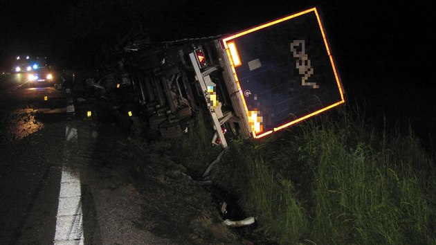 Kamion po nehod na Uherskobrodsku shoel.
