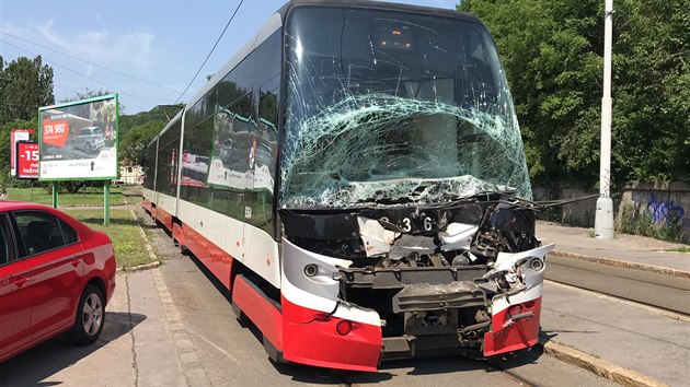 Nehoda dvou tramvaj v Plzesk ulici.