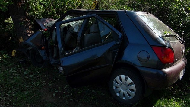 U Tetna na Berounsku zemela ena po nrazu auta do stromu, u nehody dlouho nikdo nezastavil (5. 6.2019)