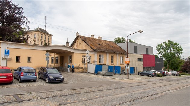 Snmek budovy vrtnice a brny olomouck fakultn nemocnice v ulici I. P. Pavlova tsn ped zbournm. Po desetilet byla hlavnm a jedinm vstupem do arelu a stala se tak jednm ze symbol nemocnice pro nespoet pacient z regionu i lid, kte za nimi pichzeli na nvtvu.