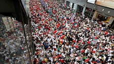 Protest desetitisíc lidí v Hongkongu proti zákonu, který by umooval vydávat...