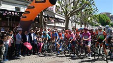 Start královské 20. etapy cyklistického Gira.