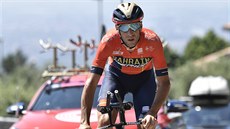 Vincenzo Nibali ped startem závrené asovky 102. roníku cyklistického...