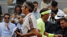 Roger Federer a Rafael Nadal diskutují bhem Laver Cupu. 