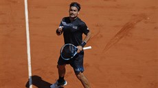 Ital Fabio Fognini se povzbuzuje ve tetím kole Roland Garros.